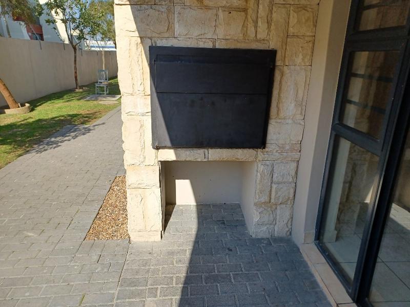 To Let 2 Bedroom Property for Rent in Burgundy Estate Western Cape